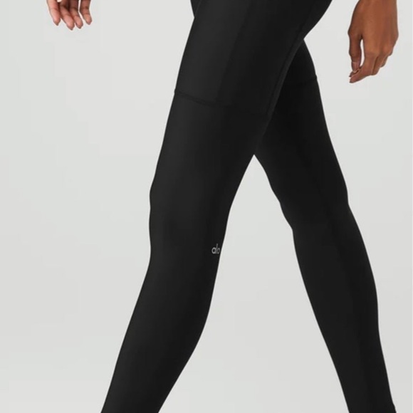 Black polka dot workout set from Alo. - Picture 7 of 8